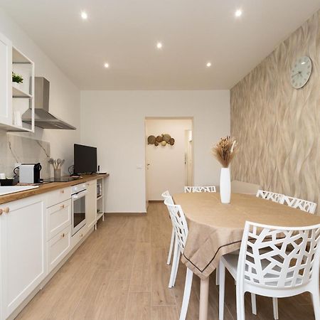 Ludo Holiday House - Charming Con Patio A Due Passi Dalla Cattedrale Palermo Luaran gambar