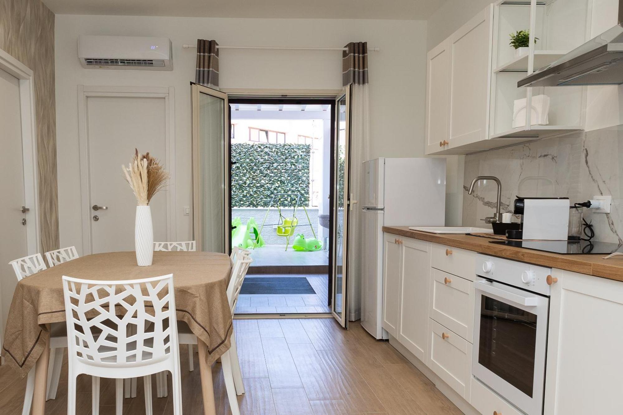 Ludo Holiday House - Charming Con Patio A Due Passi Dalla Cattedrale Palermo Luaran gambar