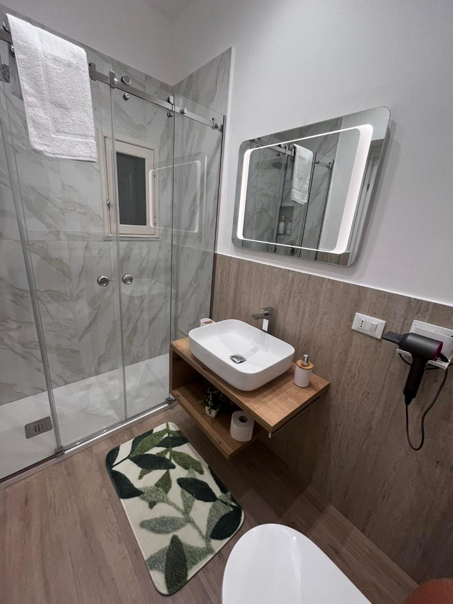 Ludo Holiday House - Charming Con Patio A Due Passi Dalla Cattedrale Palermo Luaran gambar
